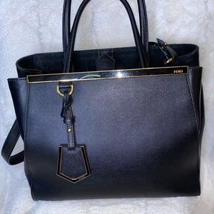 Fendi Black 🖤 Handbag (Like New!) W. Dust …